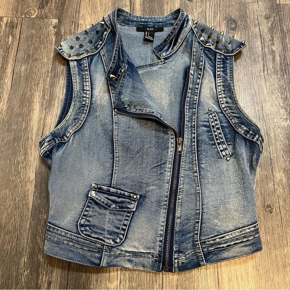 Forever 21 Denim Distressed Vest with Front Zipper Gold Shoulder Studs Size S - Picture 3 of 13
